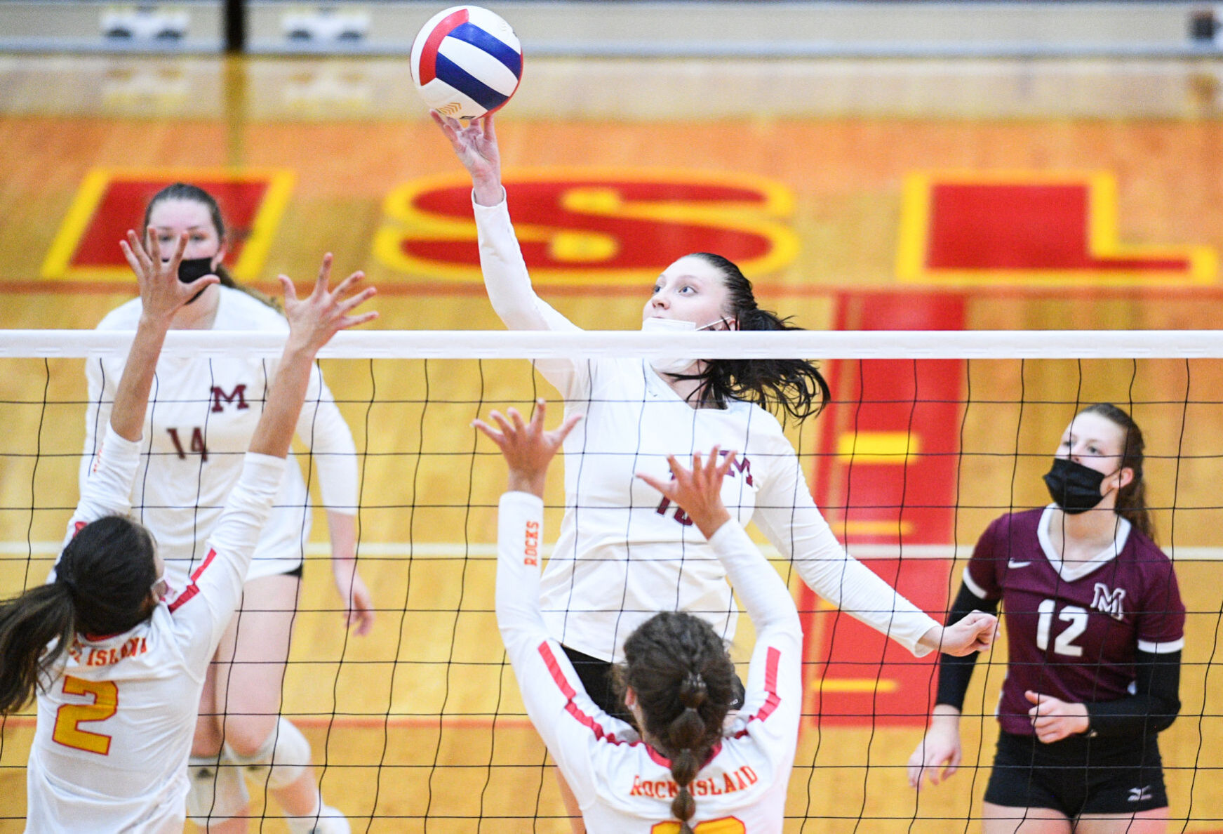 100521-qc-spt-moline-ri-vball-006
